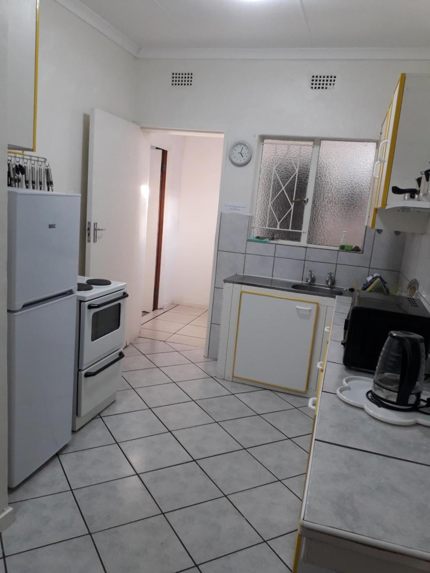 Protea Park Self Catering Guesthouse ルステンブルク エクステリア 写真
