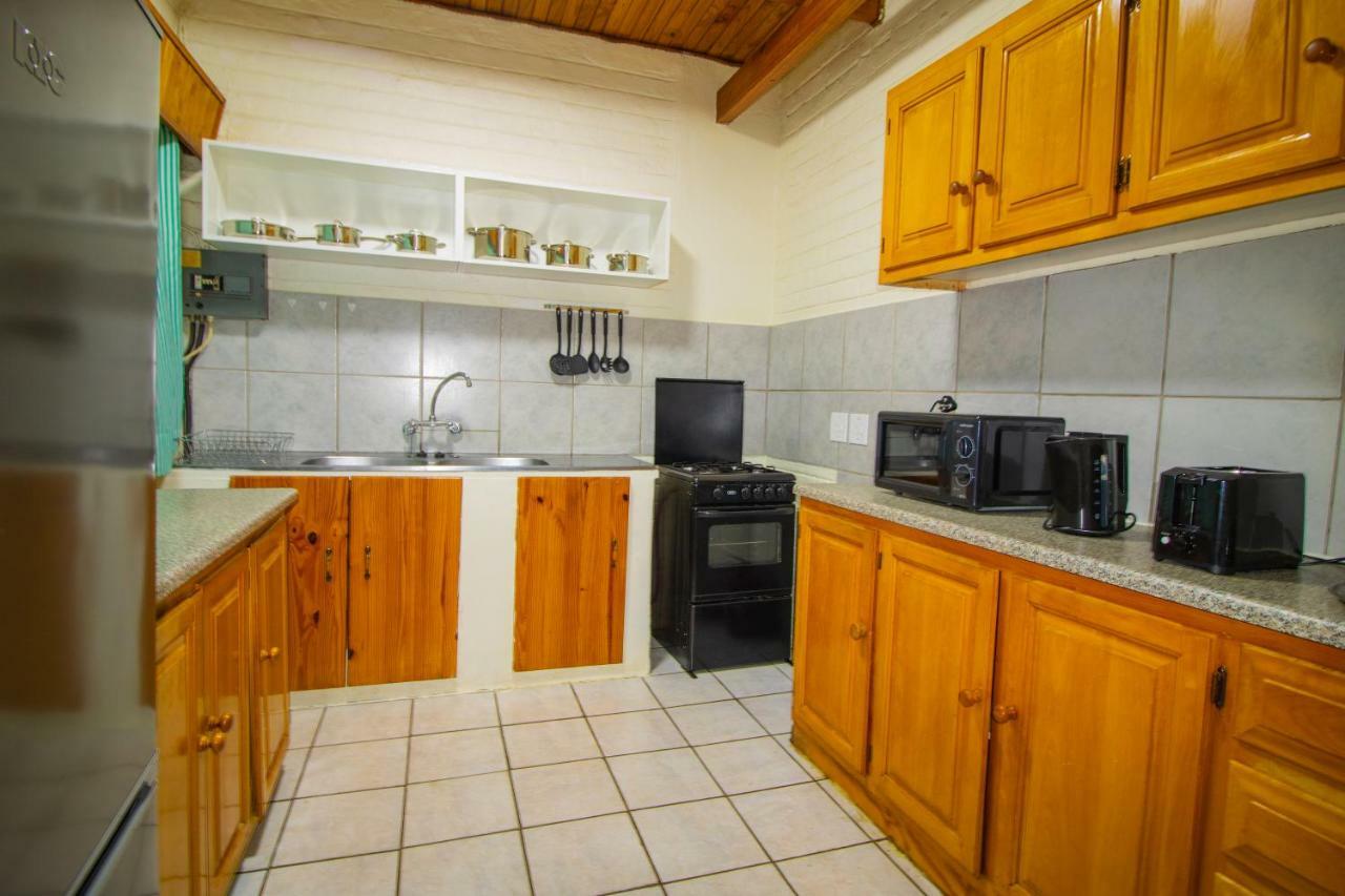 Protea Park Self Catering Guesthouse ルステンブルク エクステリア 写真